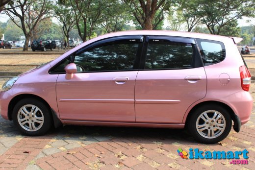 Jual Honda  Jazz  idsi A T th 2004 warna  pink  mulus banget 