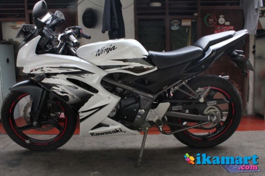 Kawasaki Ninja  RR  150 Warna  Hitam Putih  2012 Motor 