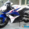 Honda CBR 600 RR Tricolor ABS Full Paper 2013 with Yoshimura Exhaust