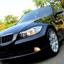 BMW 320i. E90 2010 LIFESTYLE SHINING BLACK ON BEIGE